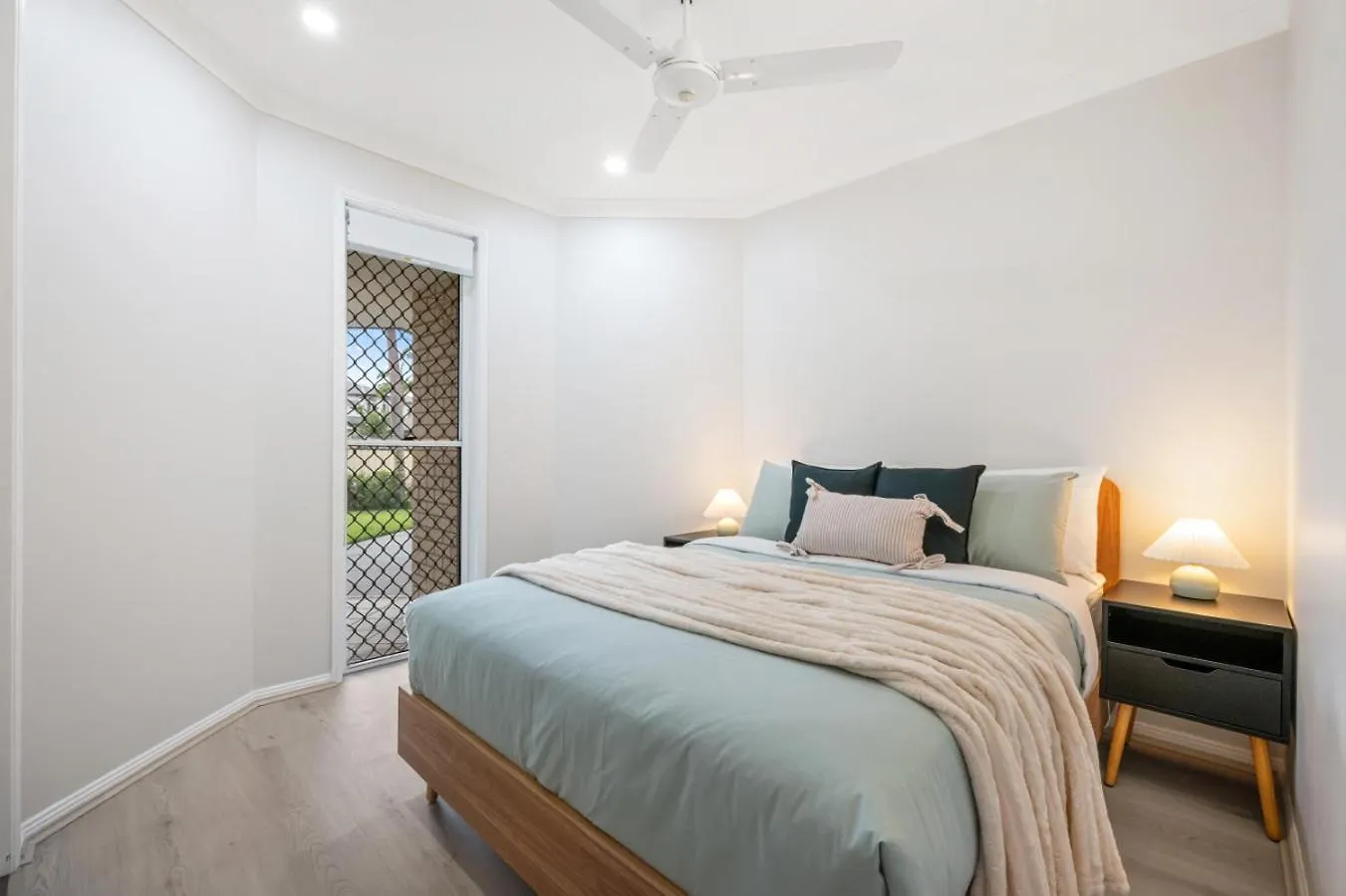 Topsail Tides Absolute Canal Waterfront Banksia Beach