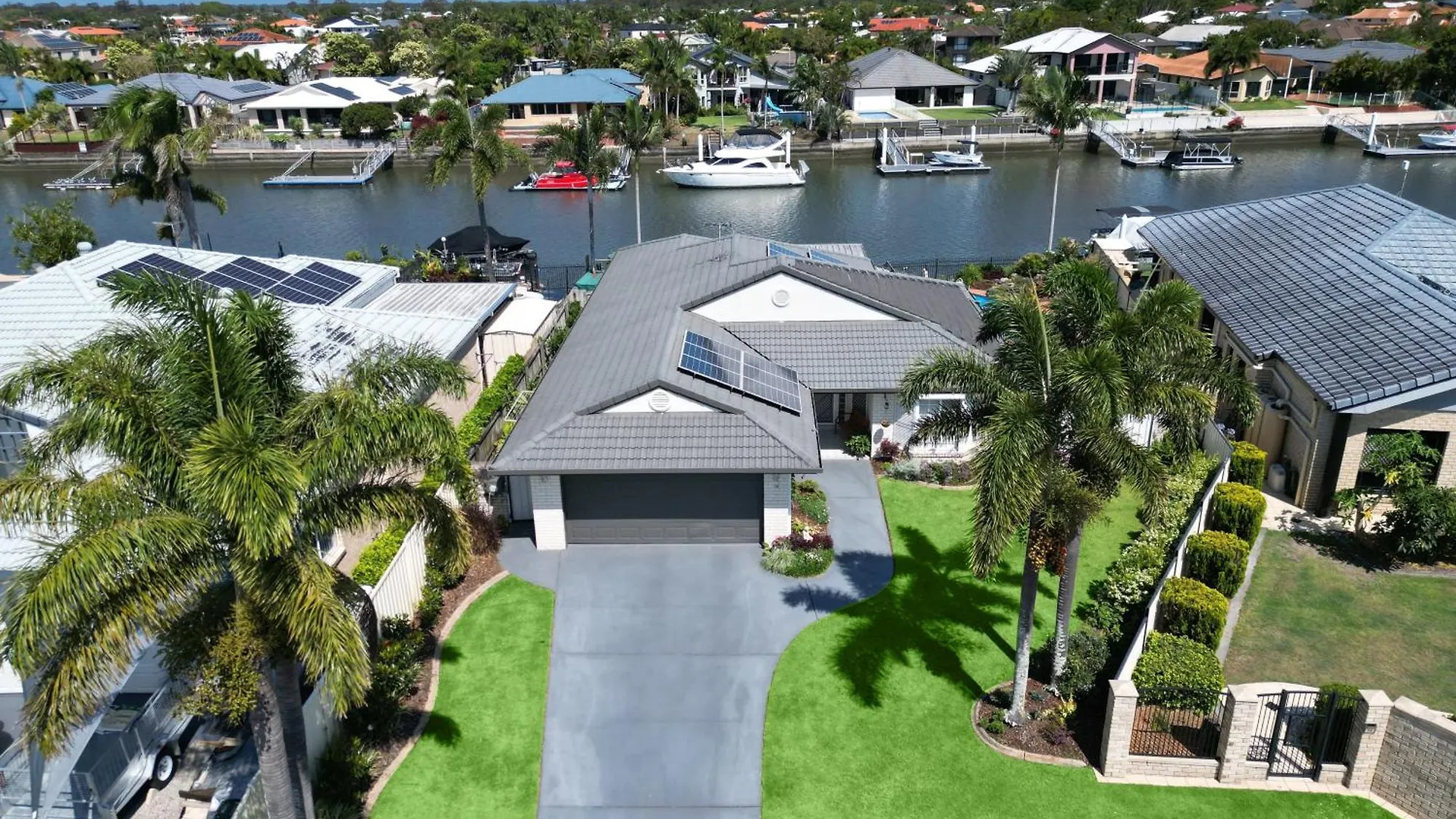 Topsail Tides Absolute Canal Waterfront Banksia Beach