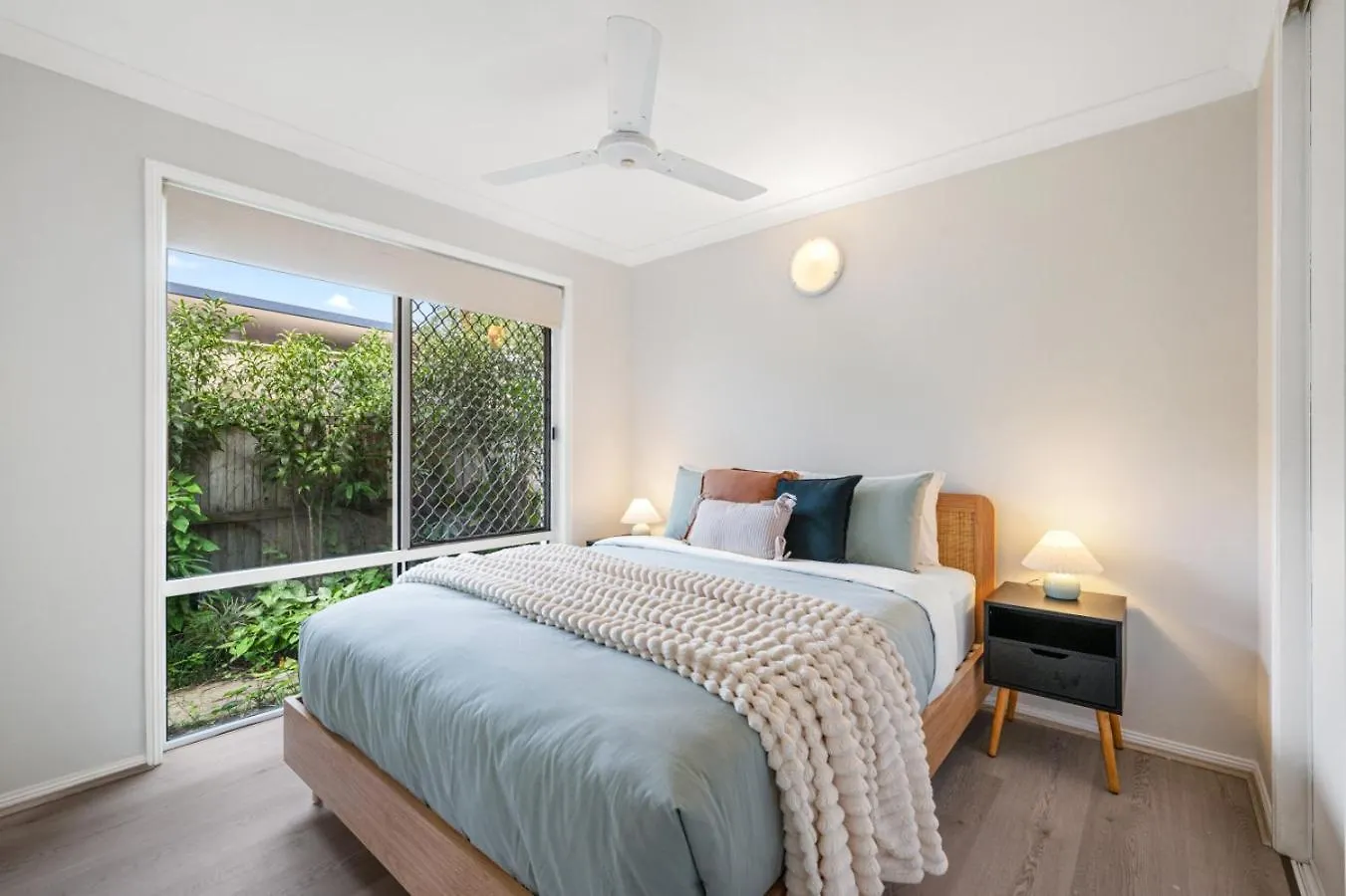 Topsail Tides Absolute Canal Waterfront Banksia Beach 펜션