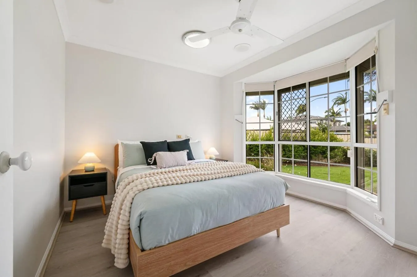 펜션 Topsail Tides Absolute Canal Waterfront Banksia Beach 오스트레일리아